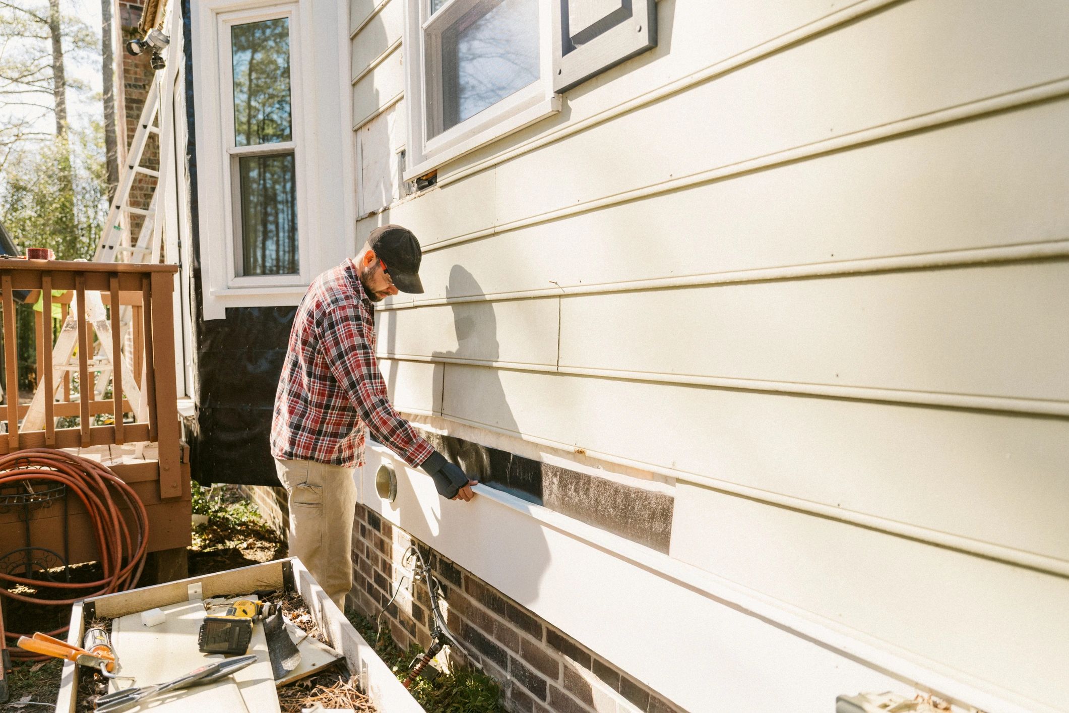 Professional repairing house siding